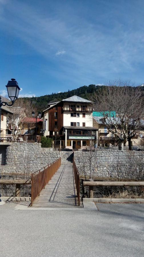Auberge Roche Grande Entraunes Eksteriør billede